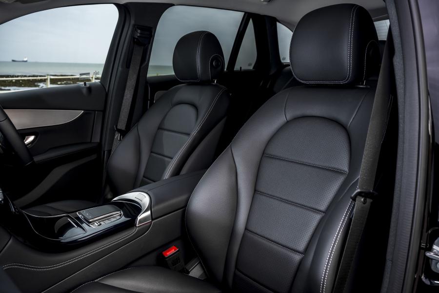 Интерьер Mercedes-Benz GLC220 d 4Matic (X253) 2019 года  (UK) (фото 21 из 89)